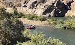 Baraj kapakları açıldı, 4 kişi mahsur kaldı