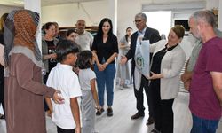 Diyarbakır Bağlarda öğrencilere okul çantası ve kırtasiye desteği