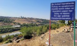 Diyarbakır’da görenleri şok eden tabela