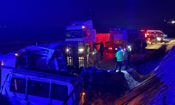 Diyarbakır’da iki kamyonet çarpıştı: 2 ölü, 1 yaralı