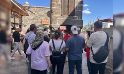 Diyarbakır'da önce dinliyorlar, sonra altından geçiyorlar