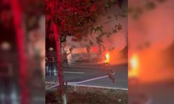 Diyarbakır'da park halindeki araç alev alev yandı