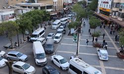 Diyarbakır'da tarihin ortasında trafik çilesi