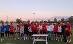 Diyarbekirspor taraftarından futbolculara tatlı ikramı