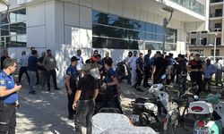 Adıyaman'da husumetli gruplar adliye önünde çatıştı, ortalık kan gölüne döndü