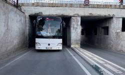 Ağrıspor’un takım otobüsü Kayseri'de alt geçitte sıkıştı