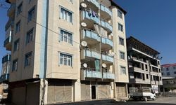 Bitişikteki inşaattan binayı kurşun yağmuruna tuttular