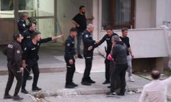 Cezaevinden çıktı, eşi ve kızını yaralayıp rehin aldı