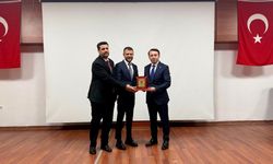 Diyarbakır'da belediye başkanına plaket