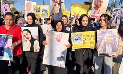 Diyarbakır'da Rojin Kabaiş eylemi; kalabalık mezarlığa yürüyor