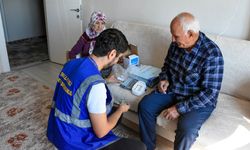 Diyarbakır’da, Yaşlılar gününde tansiyon aleti dağıtıldı
