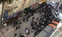 Elazığ'da meydan kavgası! Masa ve sandalyeler havada uçuştu, silahlar patladı