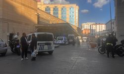 Hastane bahçesinde akrabalar arasında bıçaklı kavga: 3 yaralı