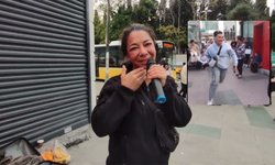 Sokak Şarkıcısına Tepki Çeken Hareket! Mikrofonu Alıp Kaçtı