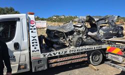 Tarım işçilerini taşıyan midibüs otomobille çarpıştı: 3 ölü, 12 yaralı