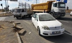 Yaralı taşıyan otomobille kamyonet çarpıştı, 3 yaralı