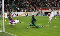 Amedspor-Hatayspor maçının 3 gollü ilk yarı sona erdi