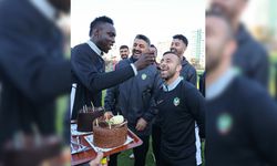 Amedspor'da Dia Saba'ya sürpriz doğum günü partisi