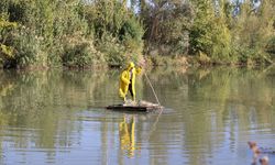 Diyarbakır Dicle Nehri'nde "kelek" üzerinde balık avcılığı