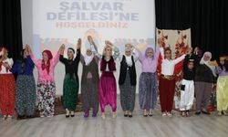 Diyarbakır’da şalvar defilesi: Geleneksel kültür podyuma taşındı