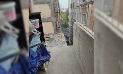 Diyarbakır’da ağır hasarlı bina yıkılırken sağlam bina çöktü