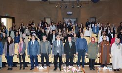Diyarbakır’da önemli konferans: Klasik edebiyat masaya yatırıldı