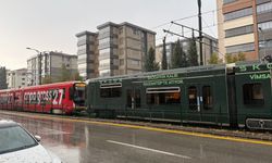 Gaziantep'te tramvaya yıldırım isabet etti