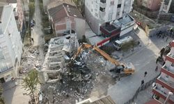 Gebze’de 4 kişiye mezar olan binanın enkazı kaldırılıyor