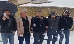 Hakkari’de halaylı kar yağışı kutlaması