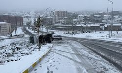 İşçi servisi devrildi, 14 kişi yaralandı