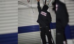 Kuaförde mahsur kalan 3 kişiyi itfaiye kurtardı