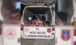 Minibüste menşei belirsiz 1 ton kırmızı et ele geçirildi