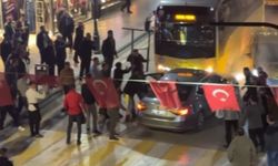 Kaldırıma çıkıp 3 kişiyi yaraladı, ters yola girip 5 araca çarptı, darp edildi