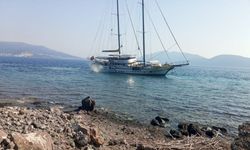 Bodrum'da 41 metrelik yelkenli tekne karaya oturdu