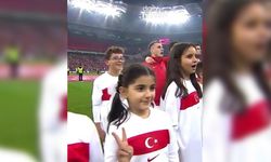 Dünyanın konuştuğu fotoğraf: Zafer işareti tribünleri salladı