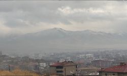 Yüksekova’nın çevresi beyaza büründü