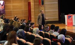 Eski Milli Eğitim Bakanı Selçuk, Diyarbakır’da öğretmen ve velilerle buluştu