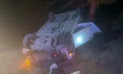 Devrilen otomobilde 3 yaralı