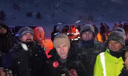 Vali açıkladı: Çığ altındakiler için çalışmalar yarın yeniden başlayacak