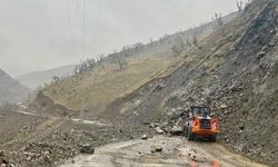 Batman'da heyelan; köy ve mezra yolları ulaşıma kapandı