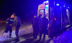 Batman'da köy yolu kapanan hasta için karla mücadele yapıldı