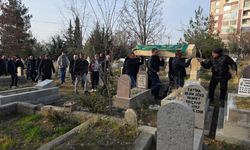 Cumhurbaşkanı Erdoğan'ın öğretmeni, memleketi Diyarbakır'da defnedildi