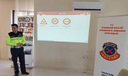 Diyarbakır’da trafik ekipleri emniyet kemeri takmanın önemini anlattı