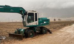 DSİ’nin kepçesini çalıp define aradılar