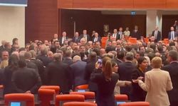 Mecliste AKP ve CHP milletvekilleri arasında yumruklu kavga çıktı