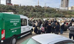 Mersin'de çifte cinayet: Anne ve oğlu yan yana toprağa verildi