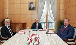 Meclis Bakanı Kurtulmuş, grubu olmayan partilerin komisyon üyeleriyle görüştü