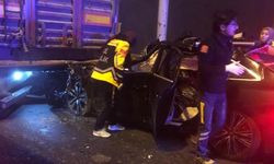 Otomobil TIR’a arkadan çarptı: 4 ölü