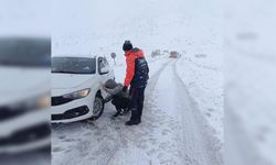 Şırnak'ta "turuncu kod" alarm: 22 araç yollarda kaldı