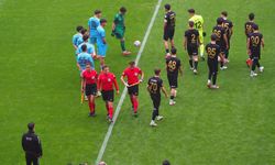 Yeni Malatyaspor sahaya 7 oyuncu ile çıkınca, hakem oynatmadı